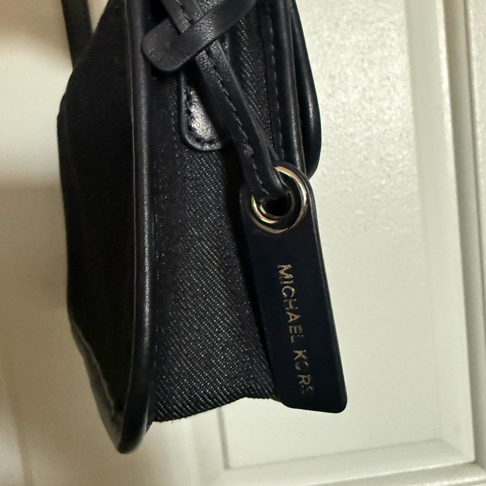 Michael Kors Cooper Crossbody in Dark Denim NWOT - Picture 4 of 8